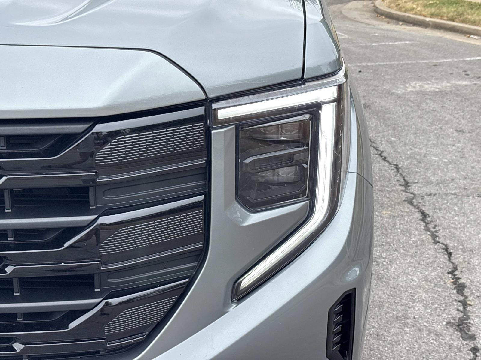 Used 2025 GMC Sierra 1500 Elevation w/ Preferred Package AWD/4WD image 11