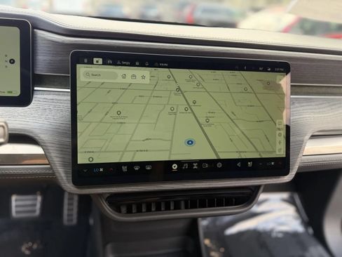 Used 2023 Rivian R1S Adventure AWD/4WD image 31
