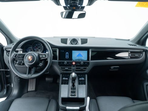 Certified 2026 Porsche Macan AWD/4WD image 30