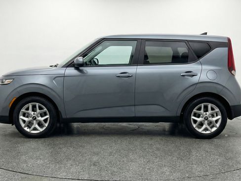 Used 2025 Kia Soul LX w/ LX Technology Package FWD image 5