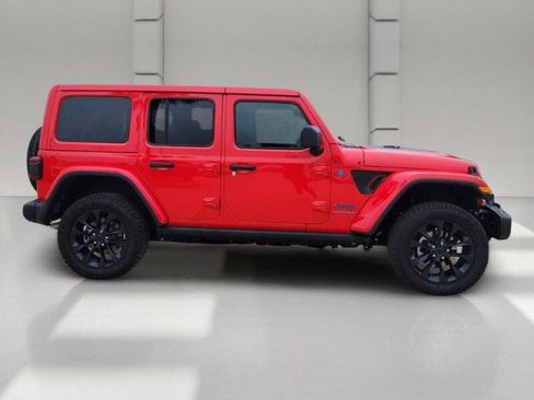 Used 2025 Jeep Wrangler Unlimited Sahara AWD/4WD image 4