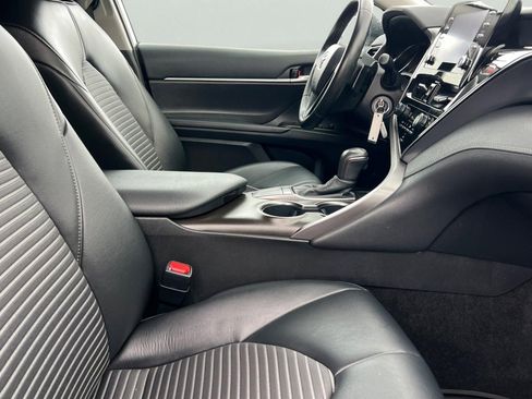 Used 2023 Toyota Camry SE image 19
