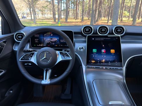 Used 2026 Mercedes-Benz GLC 300 image 3