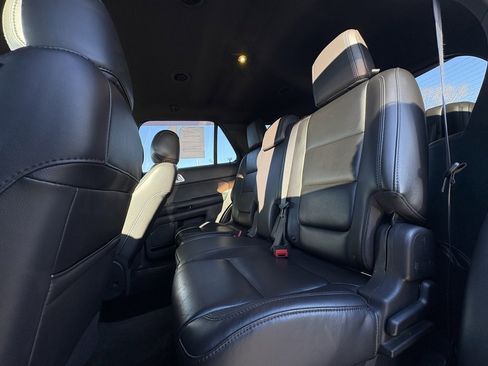 Used 2013 Ford Explorer XLT image 36