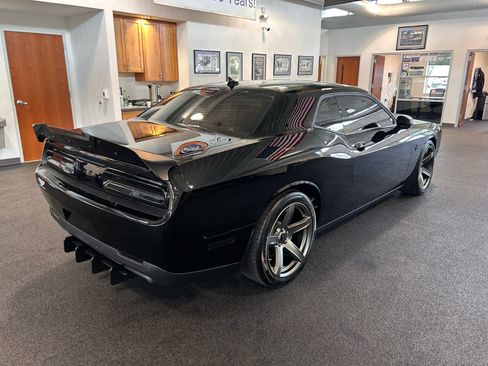 Used 2022 Dodge Challenger SRT Hellcat w/ Plus Package RWD image 7