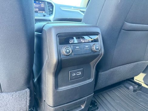 Used 2022 GMC Acadia SLE FWD image 32