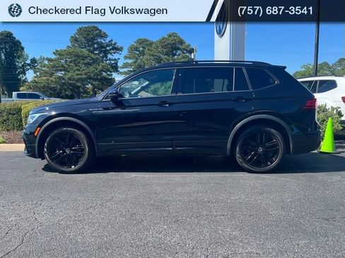 Used 2022 Volkswagen Tiguan SE R-Line FWD image 4