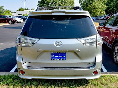 Used 2019 Toyota Sienna SE Premium AWD/4WD image 6
