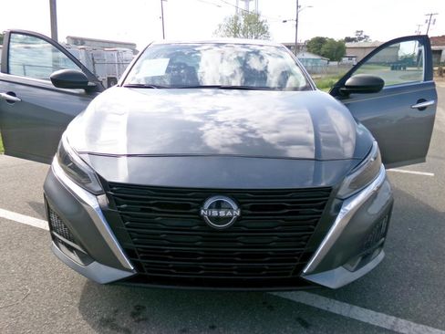 Used 2024 Nissan Altima 2.5 SV FWD image 5