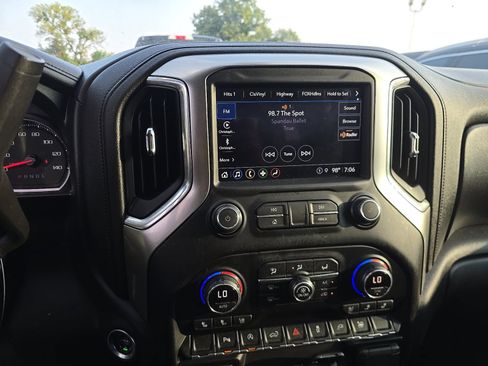 Used 2021 Chevrolet Silverado 1500 LTZ RWD image 11