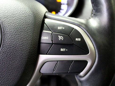 Used 2021 Jeep Grand Cherokee Laredo X image 9