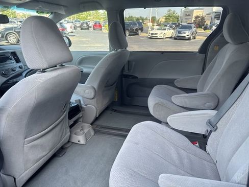 Used 2012 Toyota Sienna LE FWD image 13