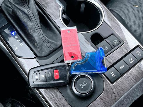 Used 2022 Toyota Highlander Platinum image 32