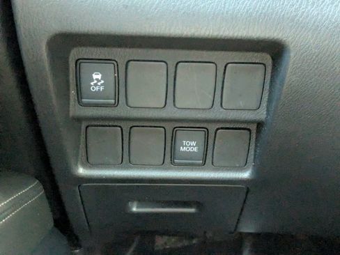 Used 2020 Nissan Pathfinder S image 11