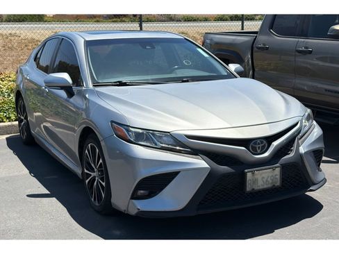 Used 2019 Toyota Camry SE FWD image 2