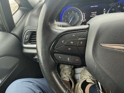 Used 2019 Chrysler Pacifica Touring-L Plus w/ S Appearance Package image 14