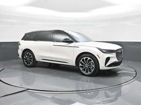 Used 2026 Lincoln Nautilus Reserve AWD/4WD image 6