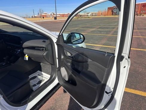 New 2026 Buick Envista Sport Touring w/ Convenience I Package FWD image 29