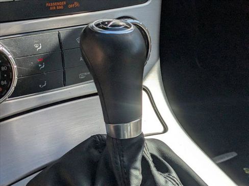 Used 2013 Mercedes-Benz SLK 250 image 7