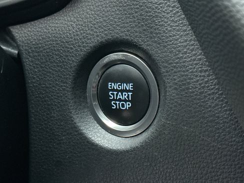 Used 2025 Toyota Corolla SE image 19