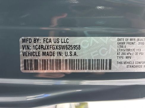 Used 2025 Jeep Wrangler Unlimited Rubicon AWD/4WD image 36
