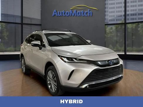 Used 2024 Toyota Venza XLE image 1