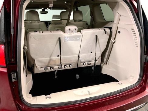 Used 2019 Chrysler Pacifica Touring-L image 4