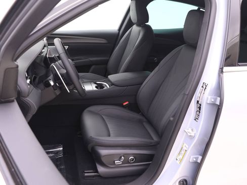 New 2024 Maserati Grecale GT image 7