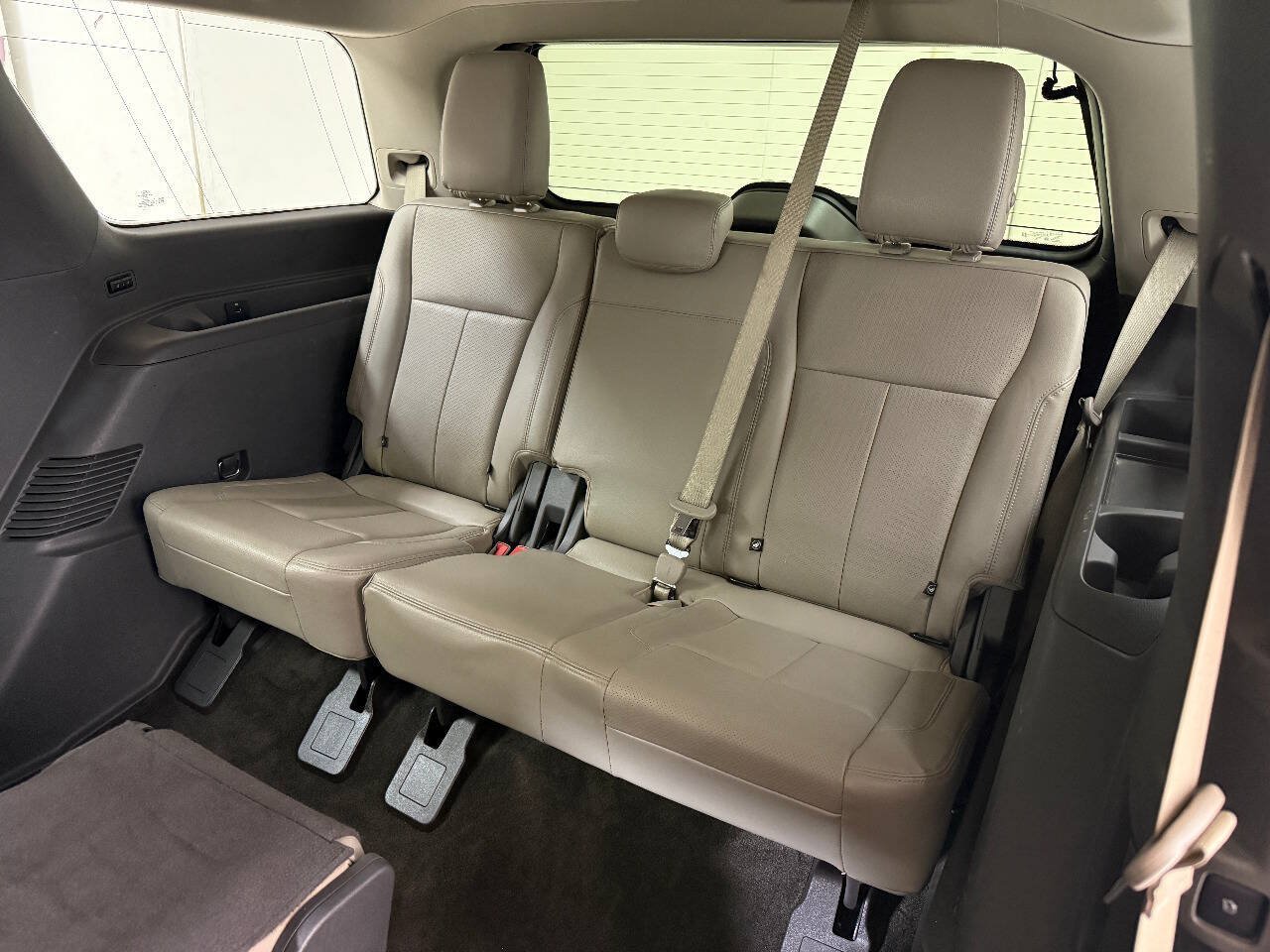 Used 2018 Ford Expedition XLT w/ Equipment Group 202A RWD image 24