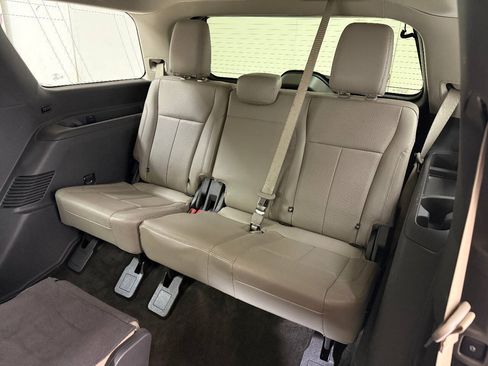 Used 2018 Ford Expedition XLT w/ Equipment Group 202A RWD image 24