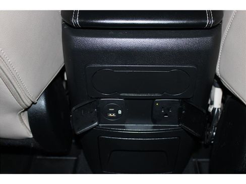 Used 2022 Ford Explorer Limited w/ Equipment Group 301A image 17