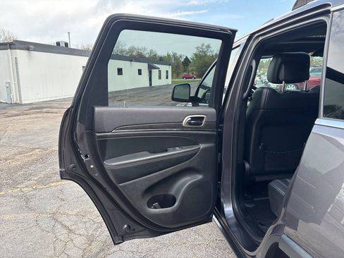 Used 2017 Jeep Grand Cherokee Limited AWD/4WD image 26
