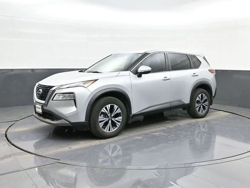 Used 2022 Nissan Rogue SV image 1