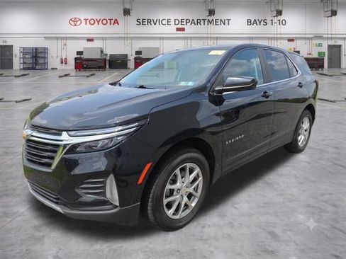 Used 2022 Chevrolet Equinox LT w/ Driver Convenience Package AWD/4WD image 3