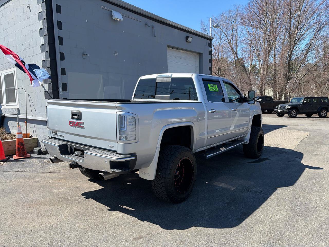 Used 2015 GMC Sierra 1500 SLT w/ SLT Crew Cab Value Package AWD/4WD image 7