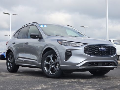 Used 2023 Ford Escape ST-Line w/ Tech Pack #1 FWD image 2