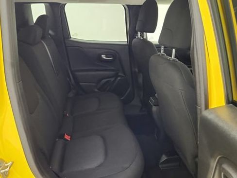 Used 2023 Jeep Renegade Latitude AWD/4WD image 30