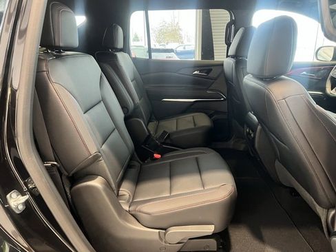 Used 2025 Chevrolet Traverse Z71 image 24