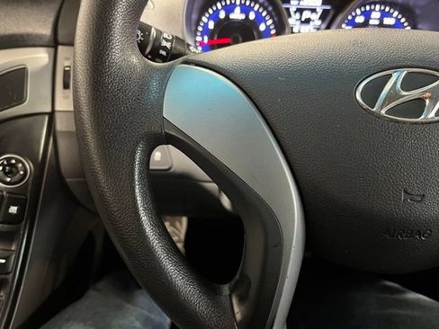 Used 2016 Hyundai Elantra SE FWD image 22