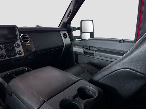 Used 2013 Ford F250 Lariat w/ Lariat Interior Pkg image 16