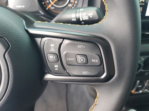 Used 2024 Jeep Gladiator Sport AWD/4WD image 16