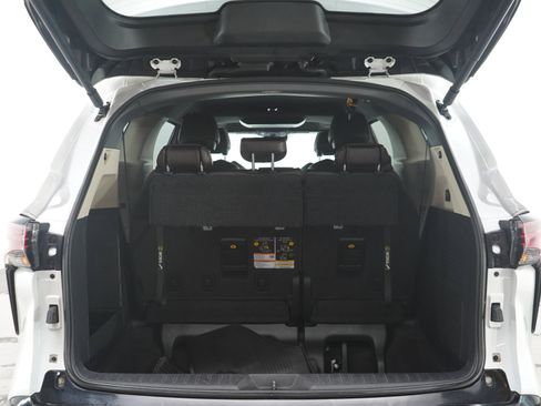 Used 2023 Toyota Sienna Platinum AWD/4WD image 19