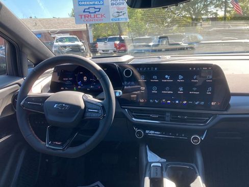 New 2025 Chevrolet Equinox EV RS w/ Convenience Package II FWD image 5