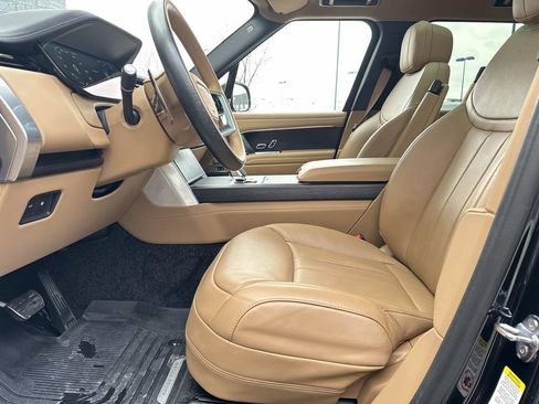 Certified 2025 Land Rover Range Rover SE image 19