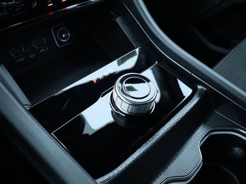 New 2025 Jeep Grand Cherokee Altitude image 8