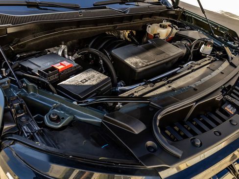 Used 2025 Chevrolet Tahoe Z71 w/ Comfort Package image 41