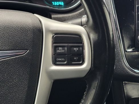 Used 2011 Chrysler 200 Limited image 28