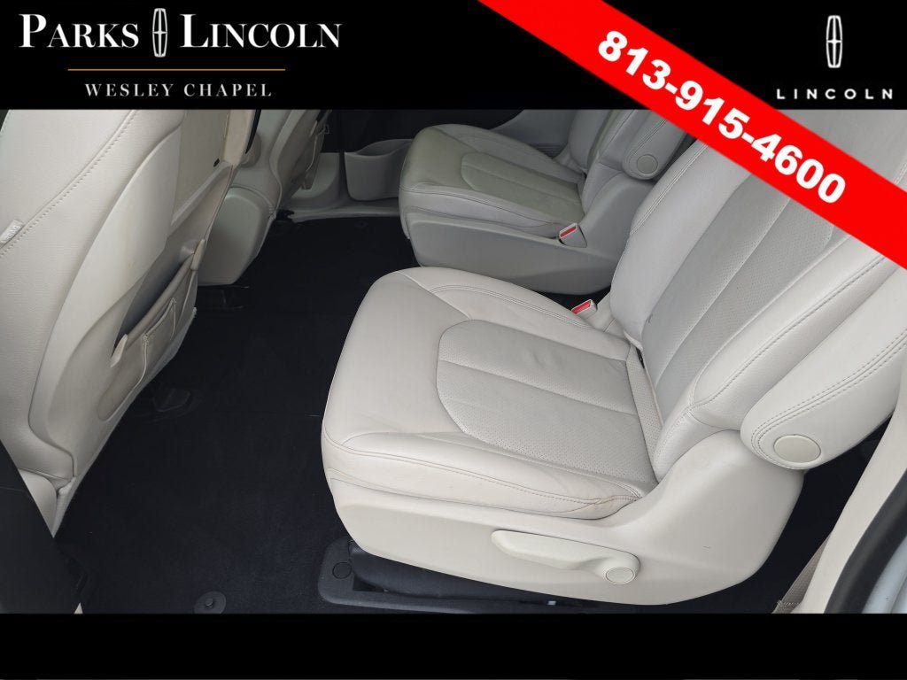 Used 2021 Chrysler Pacifica Touring-L w/ Uconnect Theater Family Group FWD image 14