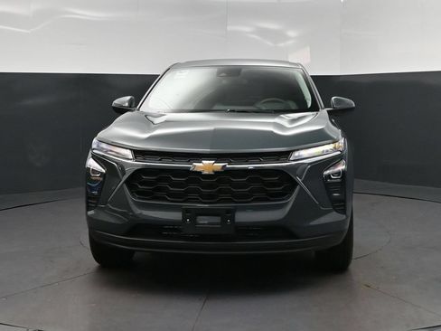 New 2026 Chevrolet Trax LS w/ LS Convenience Package FWD image 10