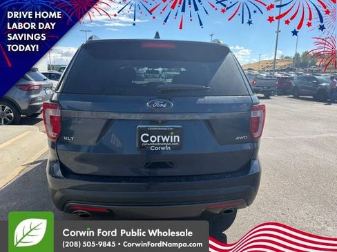 Used 2017 Ford Explorer XLT w/ Equipment Group 202A AWD/4WD image 9